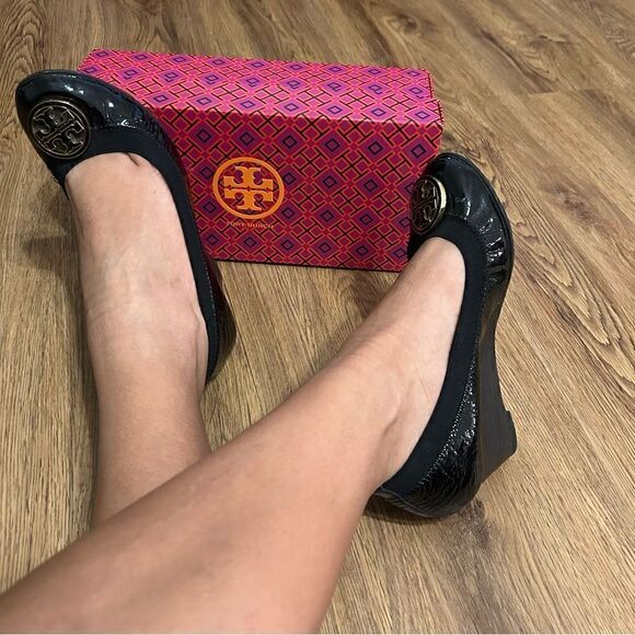 TORY BURCH black gold wedge heels pumps shoes women’s 7 - Picture 9 of 9